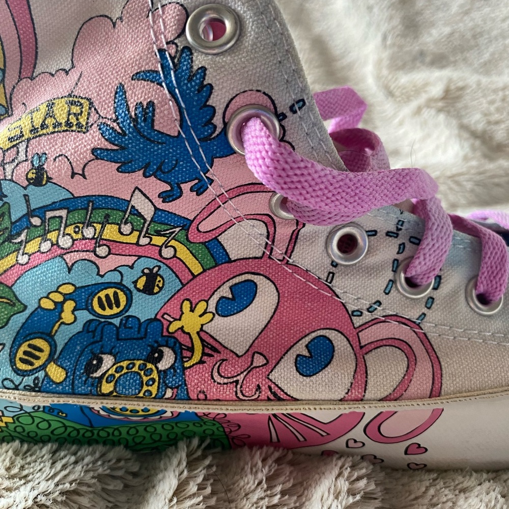 🩷 Super Cute Converse All Star Cartoon/Comic High Tops ~ RARE 🩷 Sz 8
